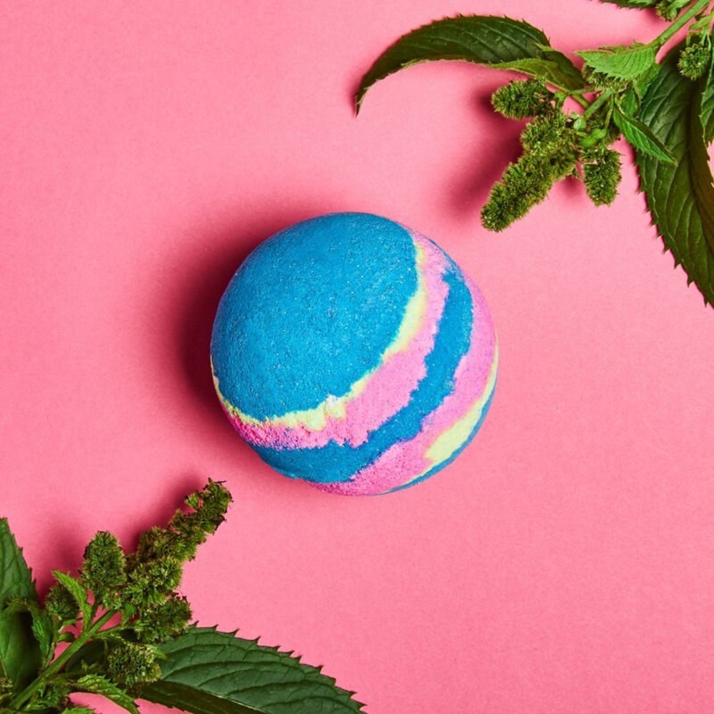 lush bath bomb